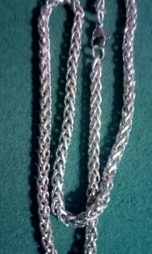 Fashion men's necklace (Category: Jewelry) located in Paranaque City. Submitted by dimaguilaa94969 (Listing ID 1463856079, Image 1). Description: costume necklace pm if int 09260966619.