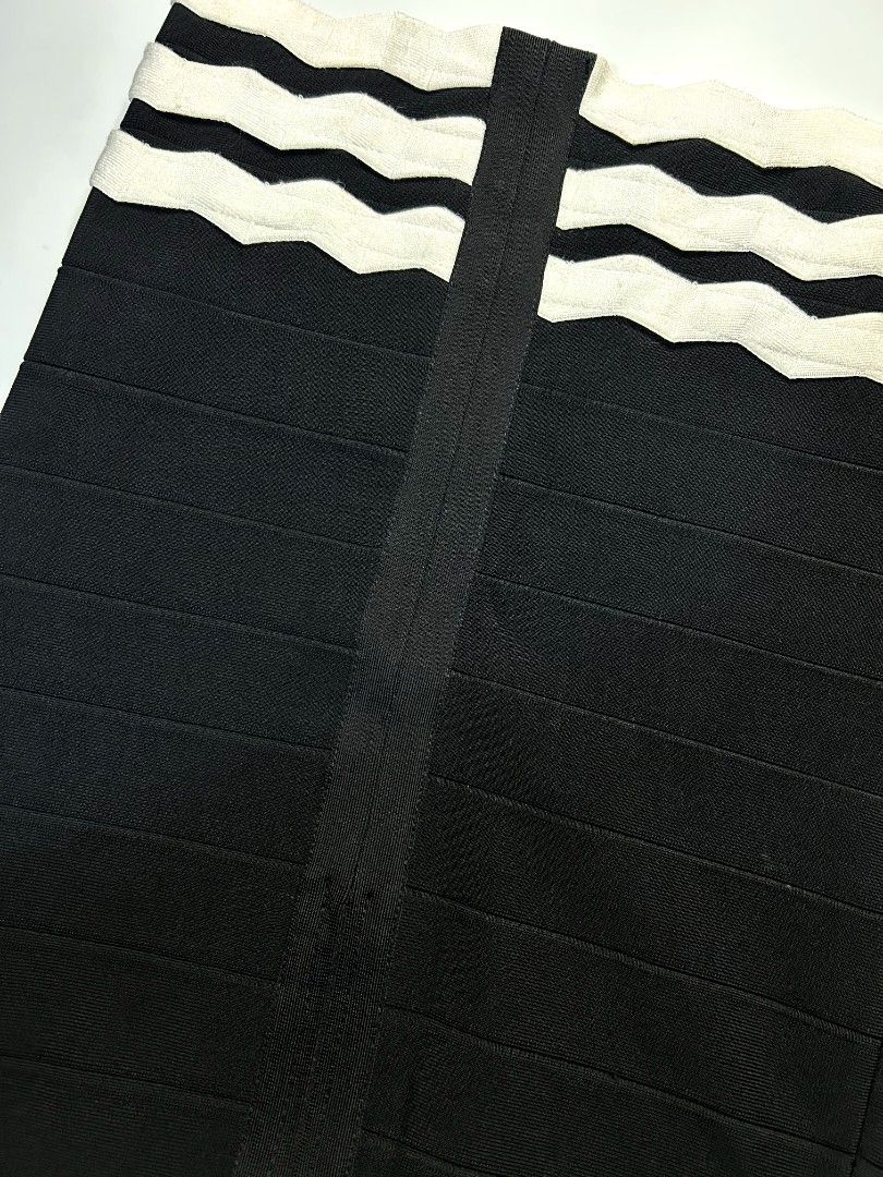 Herve Leger Thick Bandage Skirt (Category: Skirts) located in Marikina City. Submitted by wearablearttt (Listing ID 1463827273, Image 3). Description: -herve leger coded -90% rayon -thick bandage fabric 𖨆 LAID FLAT MEASUREMENTS L 19" ‎W 13.5-16".