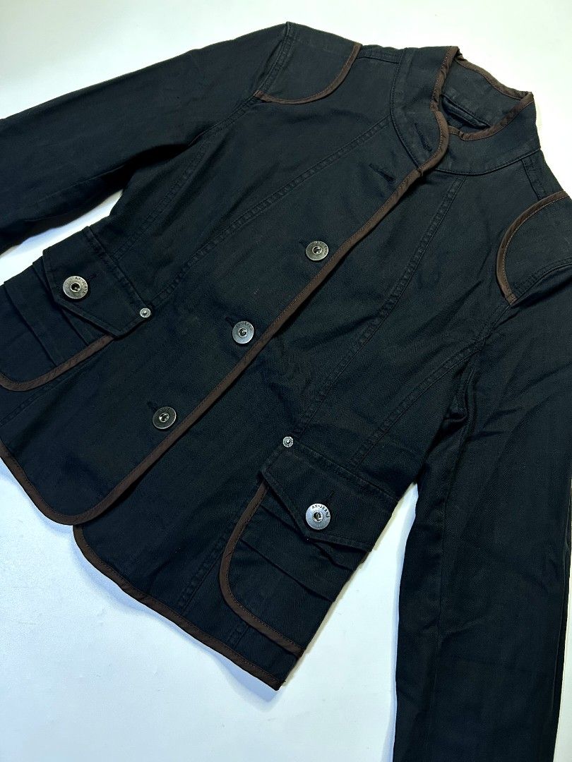 ARMANI Utility Textured Denim Jacket (Category: Luxury Apparel) located in Marikina City. Submitted by wearablearttt (Listing ID 1463931038, Image 1). Description: -contrast piping -Armani Exchange 𖨆 LAID FLAT MEASUREMENTS ‎L 22" ‎W 15-16.5" ‎B 17.5-19" ‎.