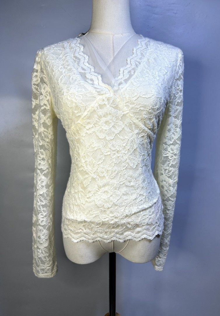 FAVE! Vintage Lace Long-sleeve Top (Category: Longsleeves) located in Marikina City. Submitted by wearablearttt (Listing ID 1463920900, Image 2). Description: -has lining 𖨆 LAID FLAT MEASUREMENTS L 21.5" ‎W 14-16" ‎B 17.5-20".