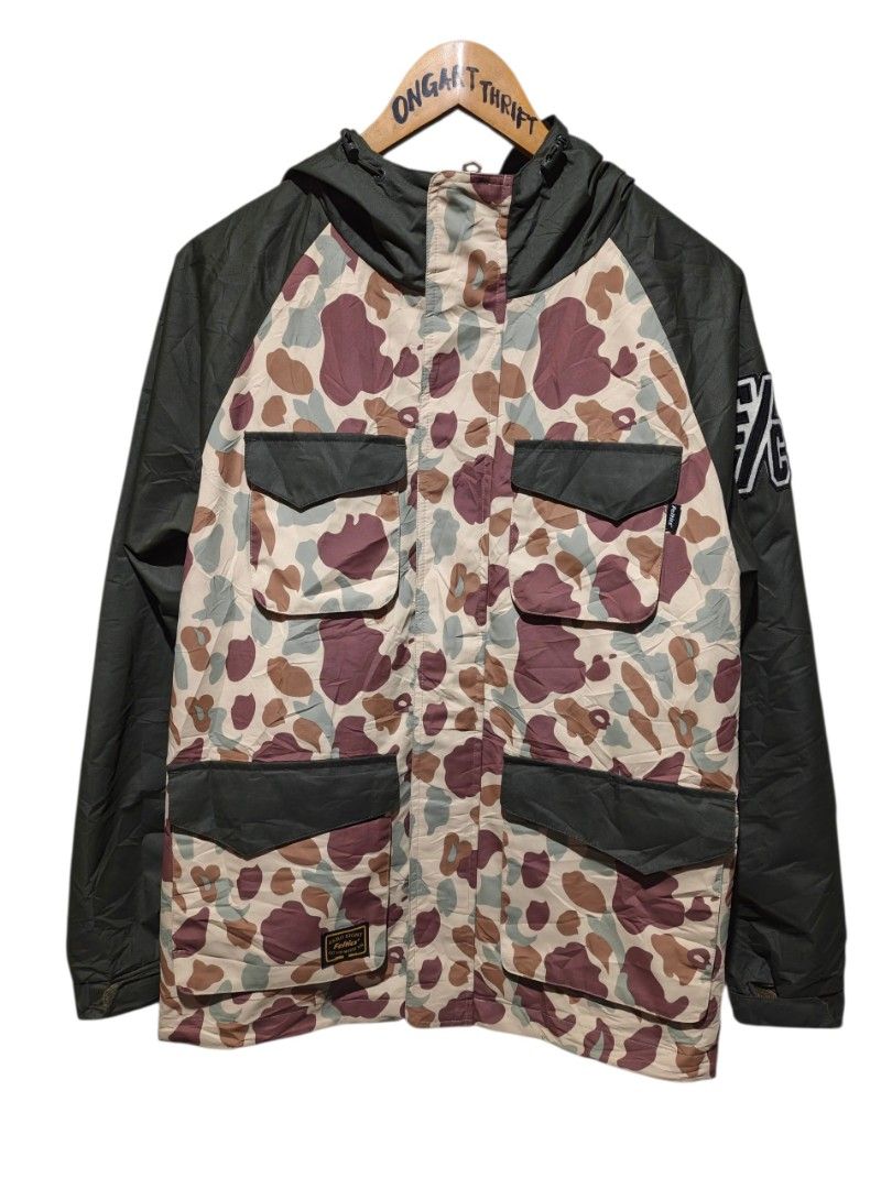 Feltics camou jackets (Category: Coats, Jackets and Outerwear) located in Maasim. Submitted by ukayganda25 (Listing ID 1463851669, Image 1). Description: size med as new med-large body fit.