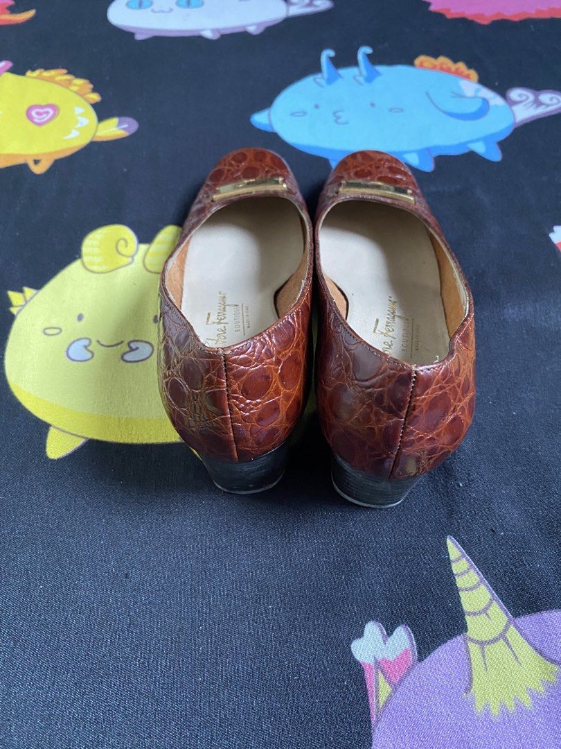 Ferragammo (Category: Sandals) located in Manila. Submitted by hylie2118 (Listing ID 1463935456, Image 3). Description: Authentic Salvatore Ferragamo Crocodile Embossed Vara Brown Size 6B❗️ -Good condition -No isuee.