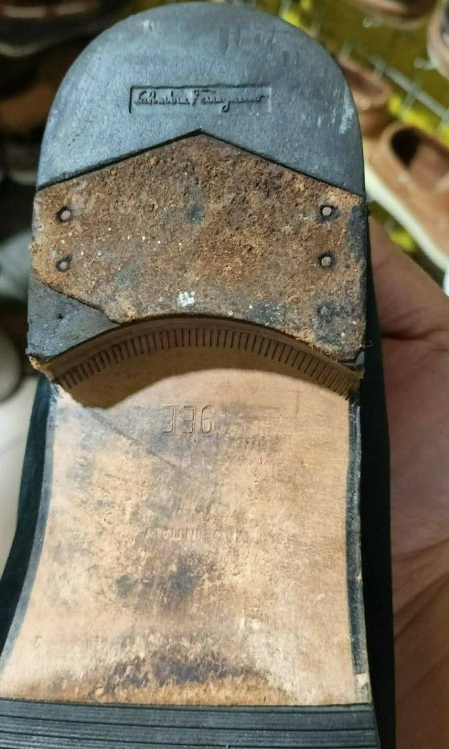 Ferragamo Salvatore (Category: Casual Shoes) located in Manila. Submitted by sharpemand73927 (Listing ID 1463812833, Image 3). Description: Salvatore Ferragamo loafers US 9 UK 8 EUR 42 Foot length: 27 cm.