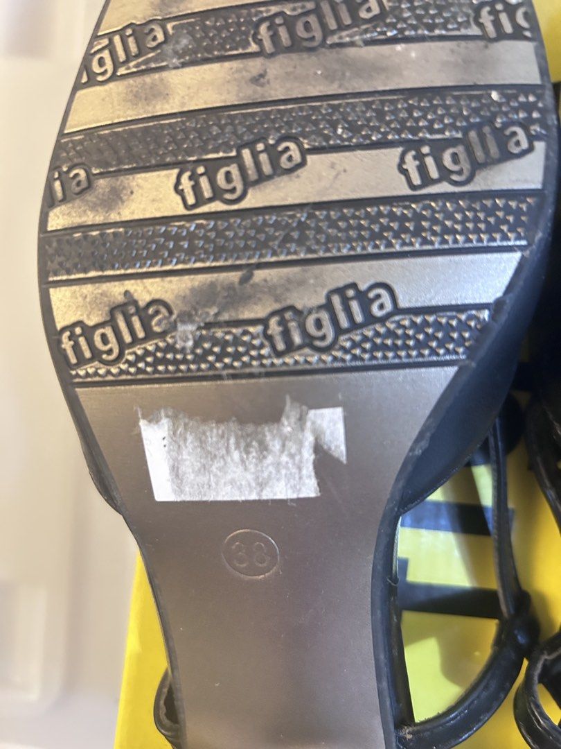 Figlia Shoes (Category: Heels) located in Quezon City. Submitted by mrsaonlineshop (Listing ID 1463865793, Image 2). Description: Worn one time and only for a few hours during an event. Black Pointed Sling back Kitten heels.