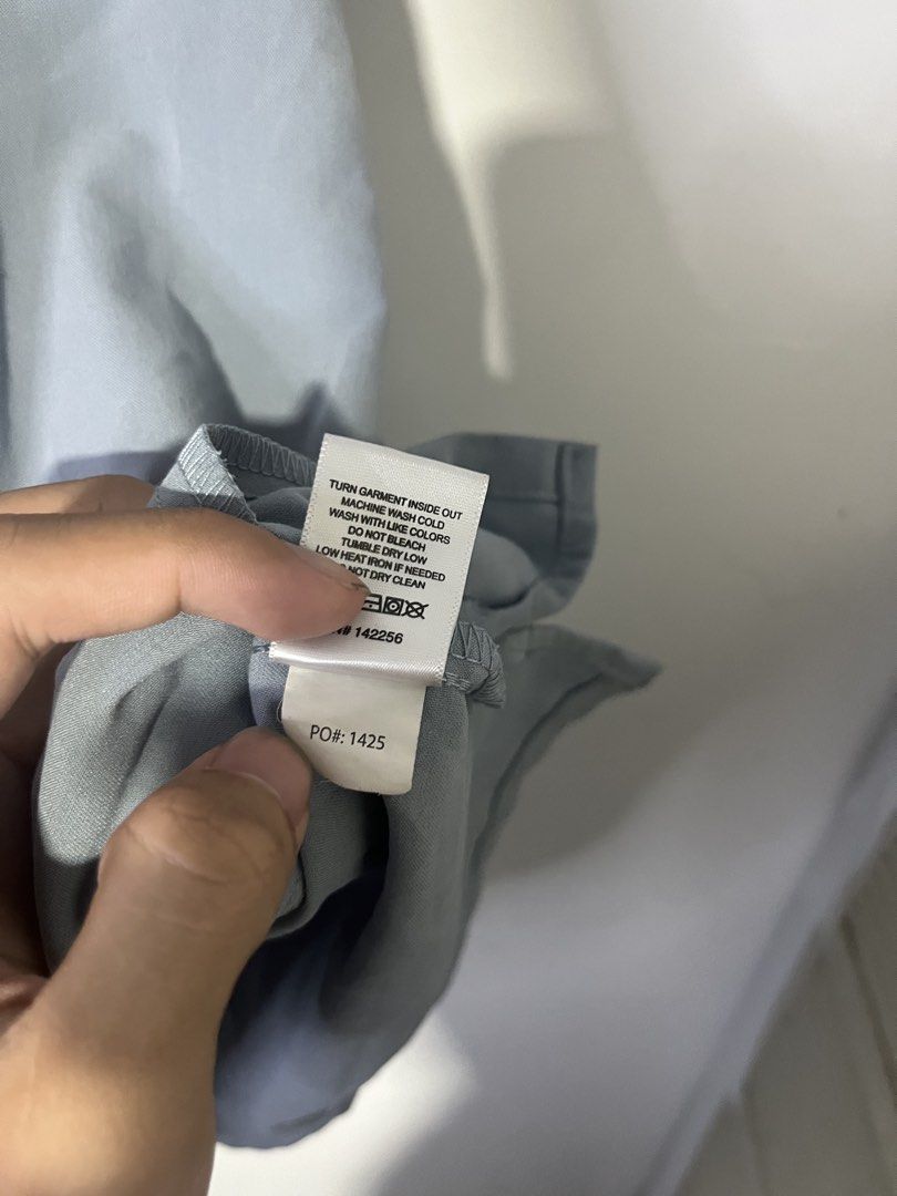 FIGS Technical Collection Scrub Top Size S Grey (Category: Activewear) located in Dasmarinas. Submitted by thriftedbygii (Listing ID 1463914037, Image 3). Description: - GreyFIGS scrub top from the Technical Collection - Size S - Short sleeves with a V-neck - Two front pockets - Made with durable fabric for everyday wear - Easy to wash and care for.