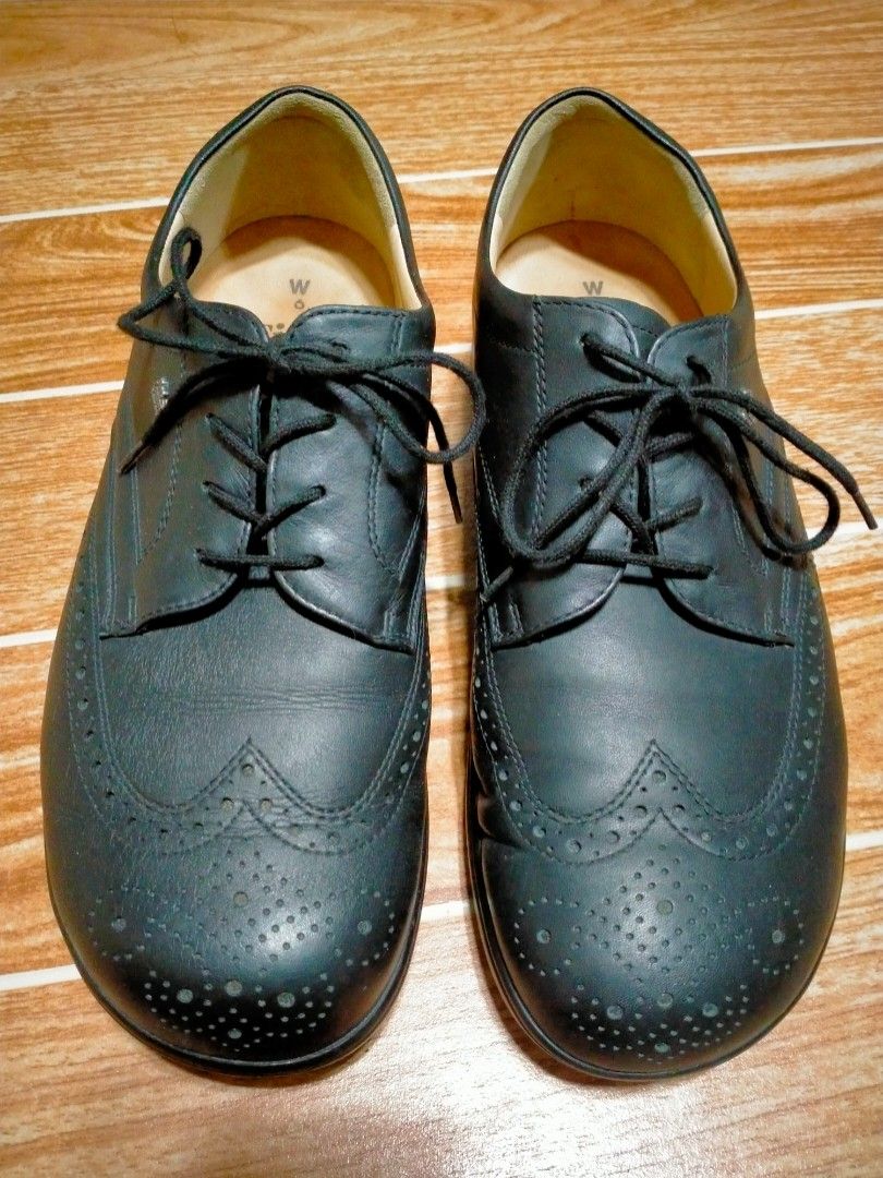 FINN COMFORT LEATHER SHOES (Category: Casual Shoes) located in Cabuyao City. Submitted by Bike_Clothing10 (Listing ID 1463832759, Image 2). Description: READ FIRST... FOR SALE: FINN COMFORT GERMANY LEATHER SHOES Excellent Condition Looks New Made in Germany Unisex Size 6 W on Tag Insole Lenght 26cm Actual Size 7-7.5 Men Legit PRICE: 4500 + SF -NO COD/COP- PICK UP OR SHIPPING ONLY LOC: Cabuyao Laguna PM FOR INQUIRIES -Thanks-.