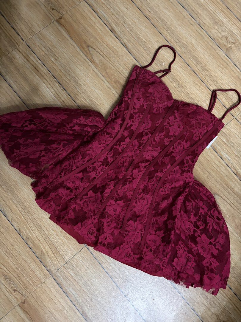 Flared lace cocktail dress (Category: Dresses) located in Taytay. Submitted by murahubblueapppage (Listing ID 1463928577, Image 2). Description: Brand: mmuse Color: red maroon Size m on tag Pero small lang to Waistline: up to 26 inches Long: 26 inches from shoulder.