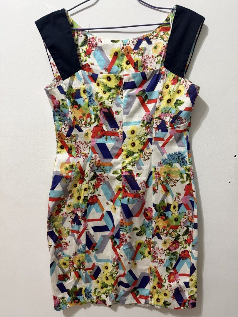 Floral Geometric Dress (Category: Dresses) located in Malolos. Submitted by eadiana (Listing ID 1463759187, Image 2). Description: - Lavand dress with vibrant floral and geometric print - Features navy blue shoulder details - Zipper closure at the back - Made in Spain - Size M - Perfect for a bold, statement look.