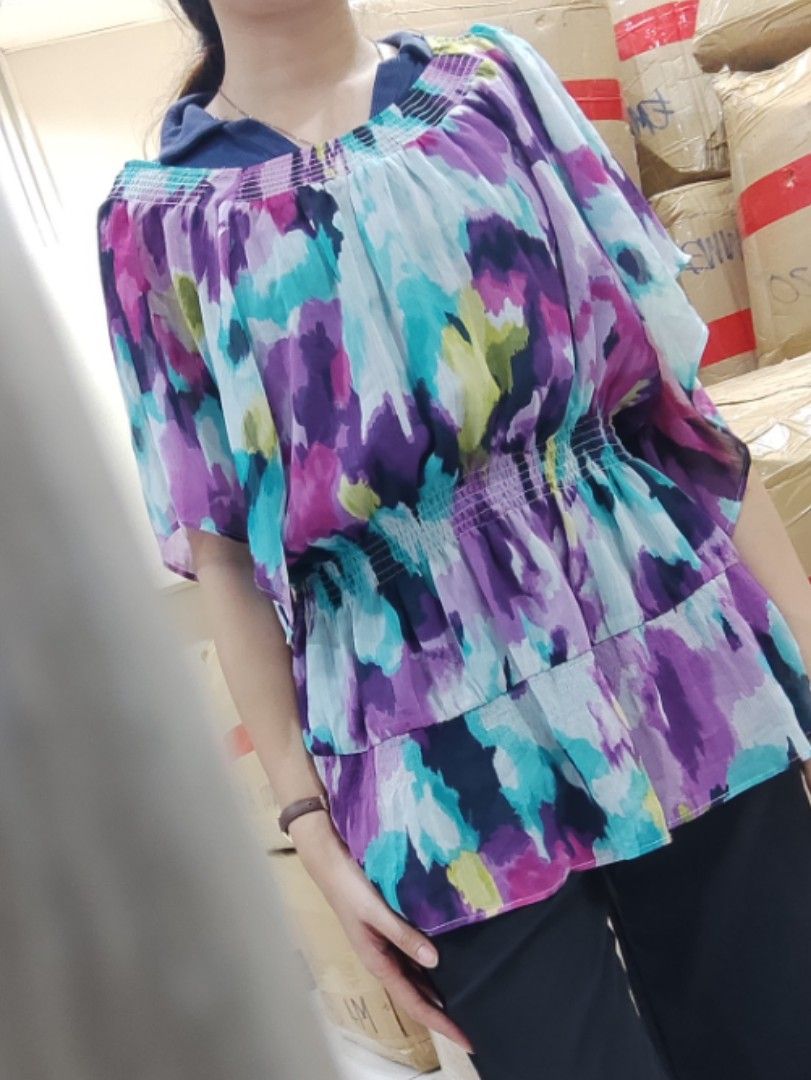 Floral Print Off-Shoulder Smocked Blouse (Category: Blouses) located in Jaen. Submitted by roxantiago (Listing ID 1463778517, Image 2). Description: - Pretty floral print - Off-shoulder design - Smocked neckline and waist - Short, flowy sleeves - Lightweight fabric - Ideal for warm weather - Easy to style.
