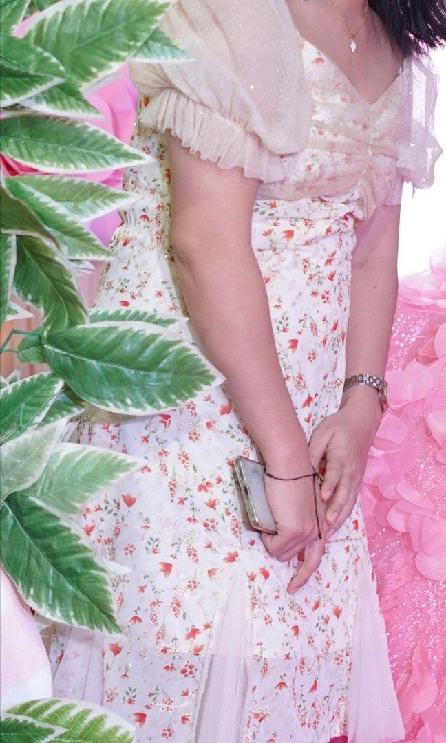 Floral sheer maxi dress (Category: Dresses) located in General Mariano Alvarez. Submitted by byzerra (Listing ID 1463757676, Image 2). Description: 🔹Sheer puff sleeves 🔹 Elegant and flowy fit 📌 Size s-m 🔹Used once.