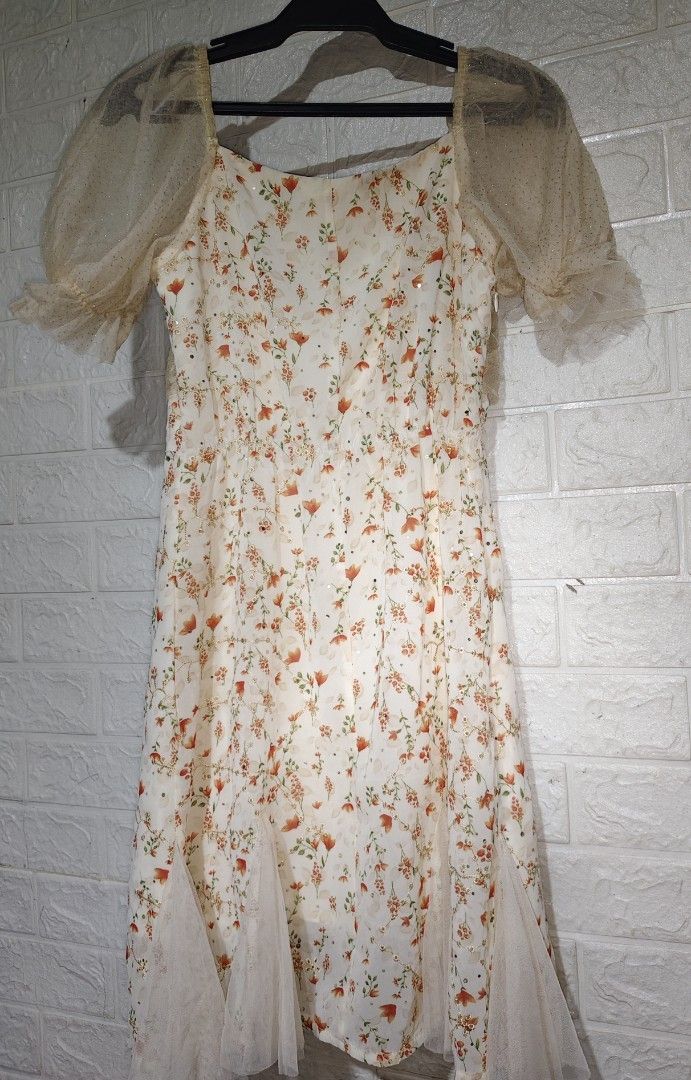 Floral sheer maxi dress (Category: Dresses) located in General Mariano Alvarez. Submitted by byzerra (Listing ID 1463757676, Image 3). Description: 🔹Sheer puff sleeves 🔹 Elegant and flowy fit 📌 Size s-m 🔹Used once.