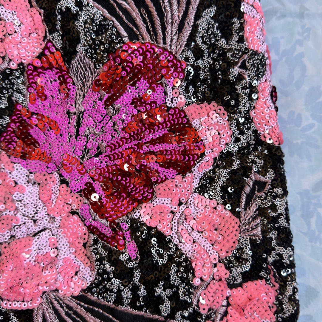 Floral Summery Sequin Mini Skirt (Category: Skirts) located in Antipolo. Submitted by refiorire.avenue (Listing ID 1463758222, Image 3). Description: 💌 brand new ! 💌 small on tag 💌 waist: 24-25 in 💌 length: 13 in - zara larsson vibes - no inner shorts but has lining - zipper closure on side.