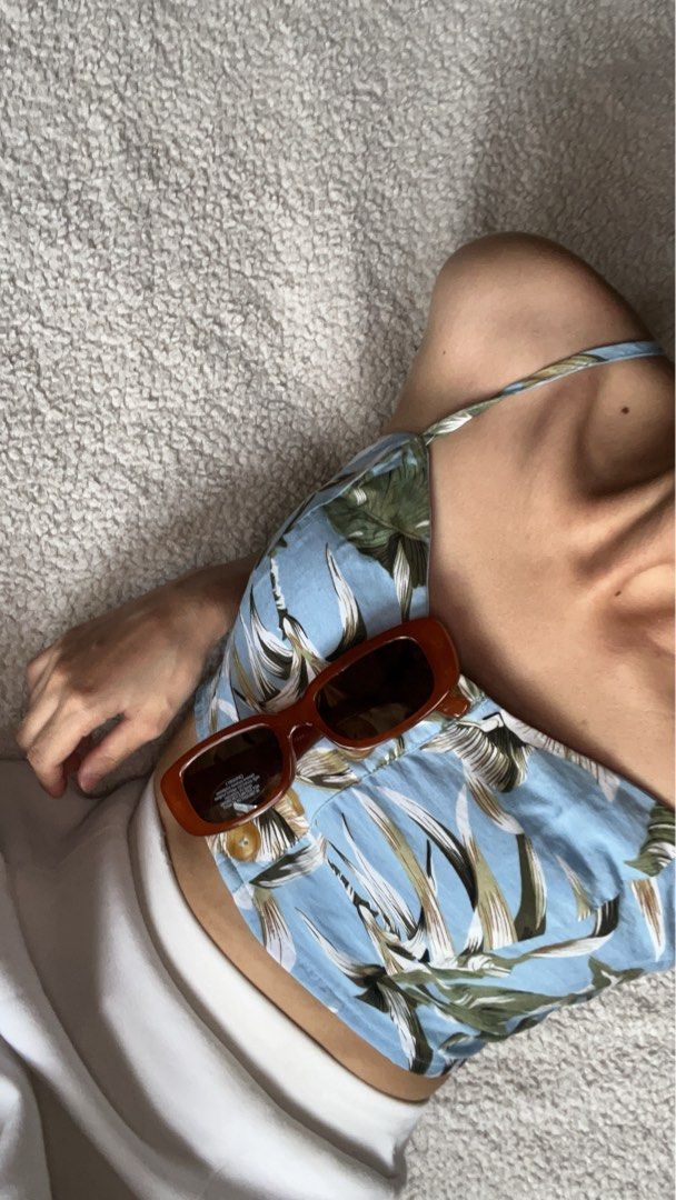 Floral top (Category: Others Tops) located in Cauayan City . Submitted by declutterdarling (Listing ID 1463832926, Image 1). Description: 🧺Size: S ❤️Reason for selling: Decluttering 📦Delivery fee: Shouldered by the buyer 👗Actual item shown in the photos ! Please check the size and details carefully before purchasing. 🧾 MOP: GCASH ONLY Message me if interested! Insta: ___kambal.