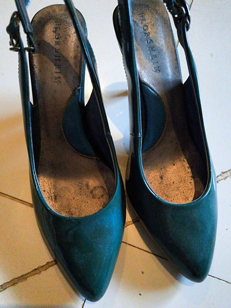 Florsheim (Category: Heels) located in Tagaytay City. Submitted by euniquefinds (Listing ID 1463823059, Image 1). Description: size 8 / 39.