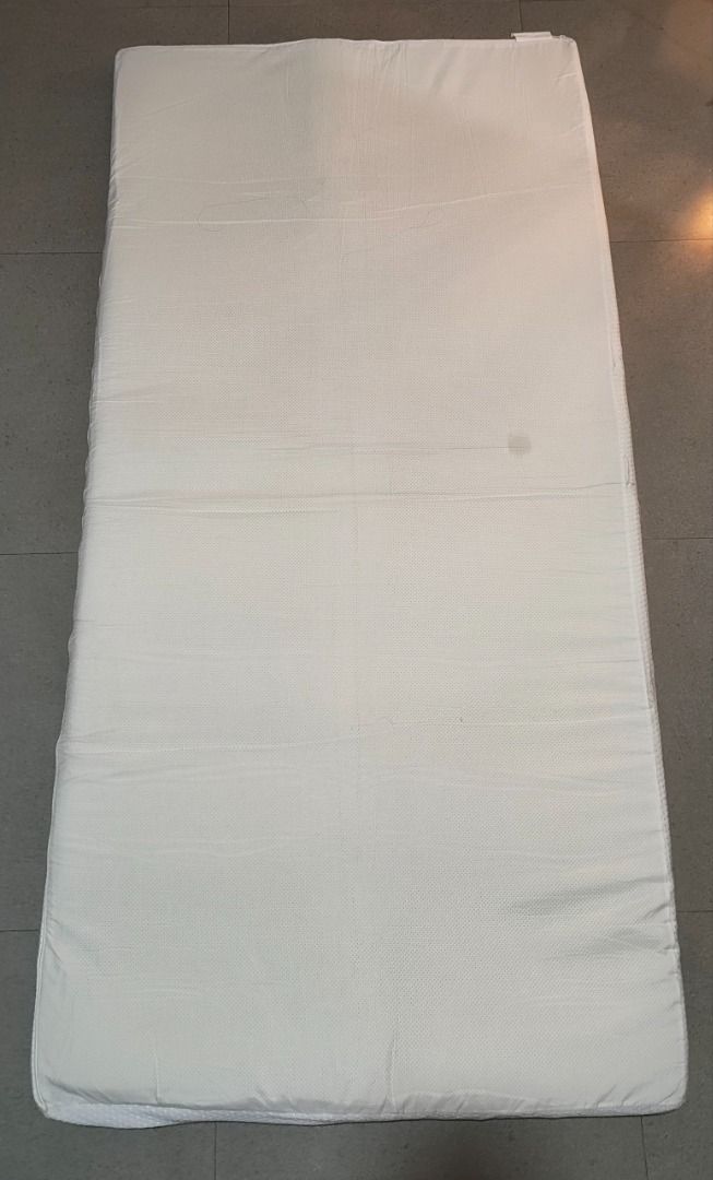 Foam Mattress Topper For Single Bed (Category: Bed Frames & Mattresses) located in Taguig. Submitted by regisme (Listing ID 1463929113, Image 2). Description: 🛌 Foam mattress topper - 2 inches thick - Zipper closure Flaws: Stains RFS: Decluttering my things! 🧼Please wash before use. Price: P2500 + Shipping Fee Payment: GCash / BPI.