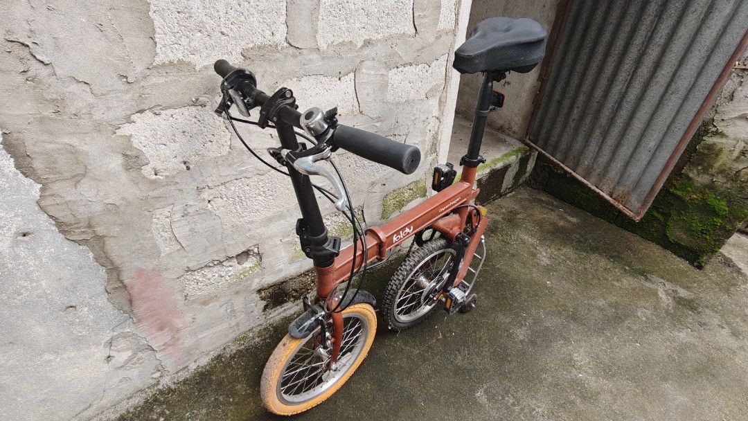 Foldy Copenhagen Folding Bicycle (Category: Bicycles) located in Caloocan City. Submitted by maristelaj57907 (Listing ID 1463782973, Image 1). Description: - Red Foldy Copenhagen folding bike - Small wheels, ideal for city commuting - Folds easily for convenient storage - Includes bell and reflector - Shows normal signs of wear and tear from use - Ready for its next adventure!.