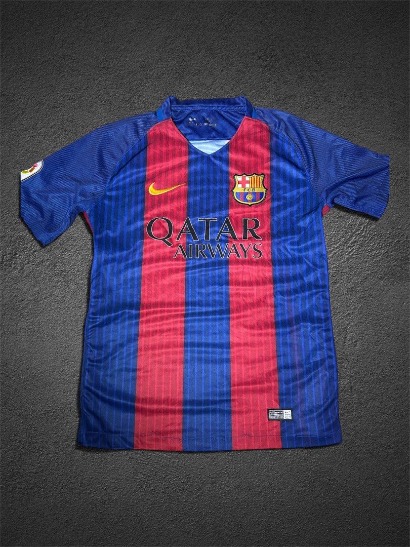 Football jersey (Category: Activewear) located in Valencia. Submitted by arthhh_49 (Listing ID 1463897357, Image 1). Description: .