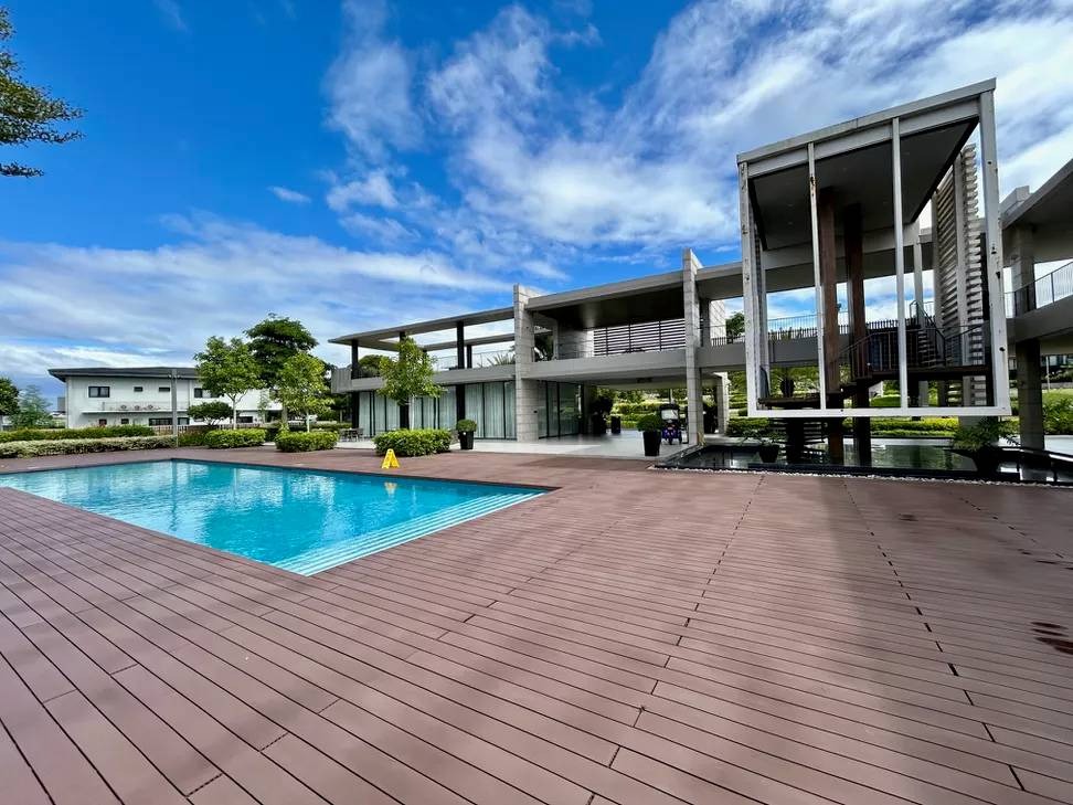 (Category: ) located in . Submitted by REMAXCapital (Listing ID 1463753467, Image 1). Description: .
