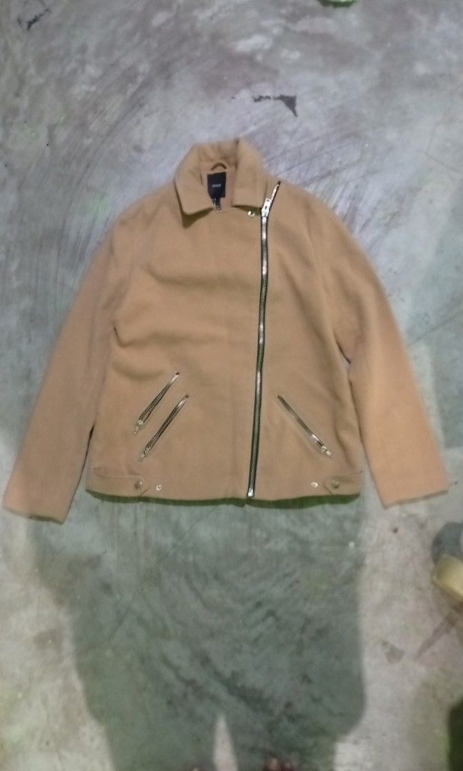 Forever 21 (Category: Coats, Jackets and Outerwear) located in Manila. Submitted by mojonarchives (Listing ID 1463772905, Image 2). Description: Forever 21 Size:Medium Dimes: W21.5xL25 Sleeves: 24.5 Delivery Every Saturday 🙏♥️ MOP Gcash 📬 MOD Jnt Express 🚀.