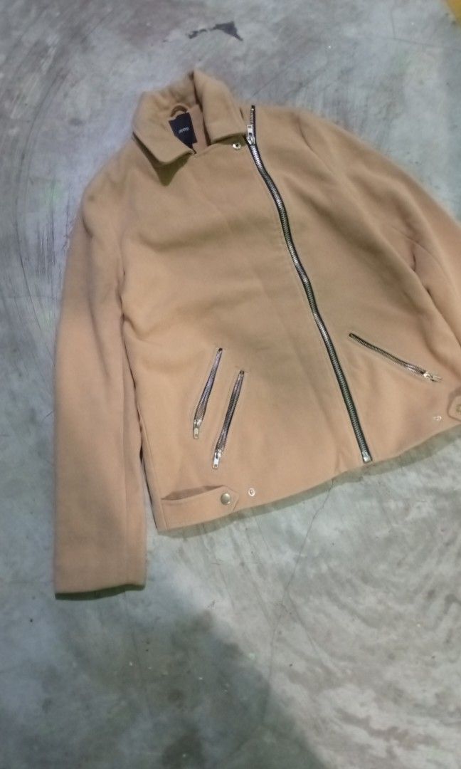 Forever 21 (Category: Coats, Jackets and Outerwear) located in Manila. Submitted by mojonarchives (Listing ID 1463772905, Image 3). Description: Forever 21 Size:Medium Dimes: W21.5xL25 Sleeves: 24.5 Delivery Every Saturday 🙏♥️ MOP Gcash 📬 MOD Jnt Express 🚀.