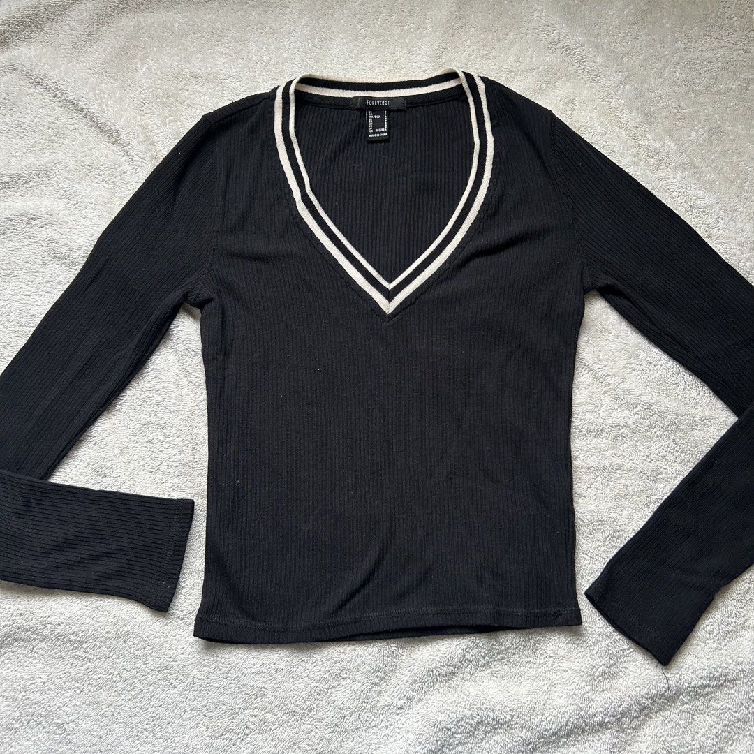 Forever 21 Black Longsleeve Sweater Top (Category: Longsleeves) located in San Juan City. Submitted by e_declutters2019 (Listing ID 1463788426, Image 1). Description: •10/10 condition • ribbed .