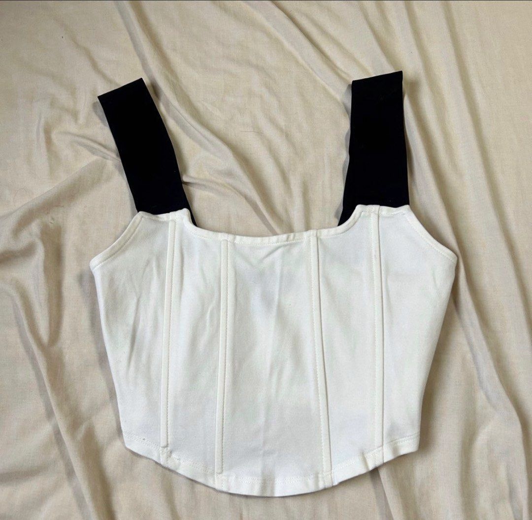 Forever 21 Bustier Corset Crop Top (Category: Sleeveless) located in San Juan City. Submitted by e_declutters2019 (Listing ID 1463789148, Image 1). Description: •10/10 condition • has boning.