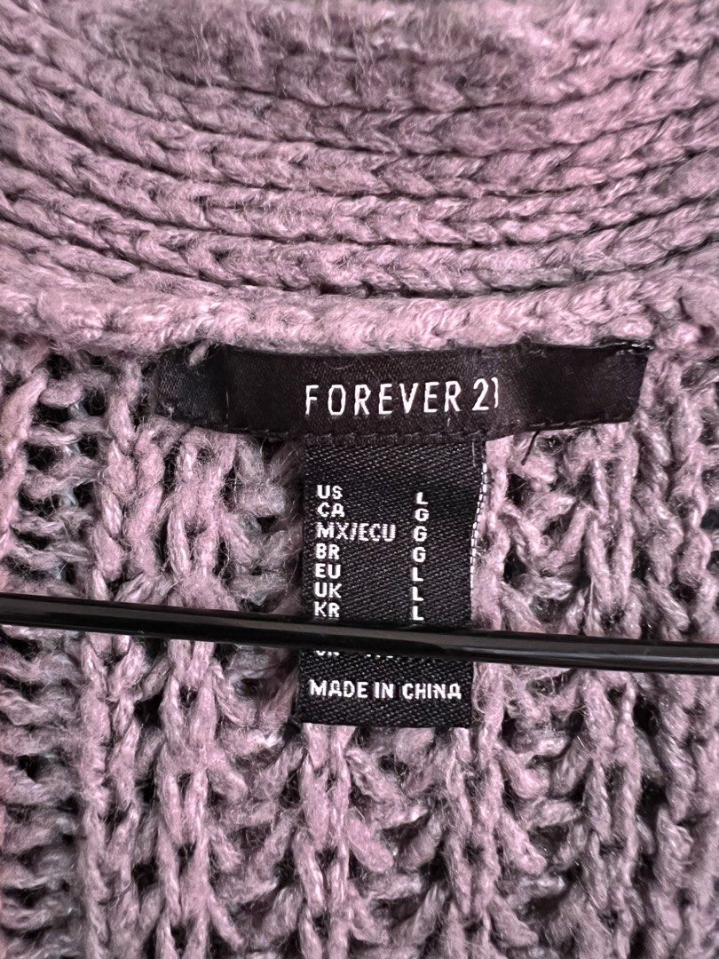 Forever 21 Cable Knit Open Front Oversized Cardigan (Category: Coats, Jackets and Outerwear) located in Imus. Submitted by hphzrd333 (Listing ID 1463870775, Image 2). Description: - Cozy cable knit cardigan from Forever 21 - Open front style, ideal for layering.