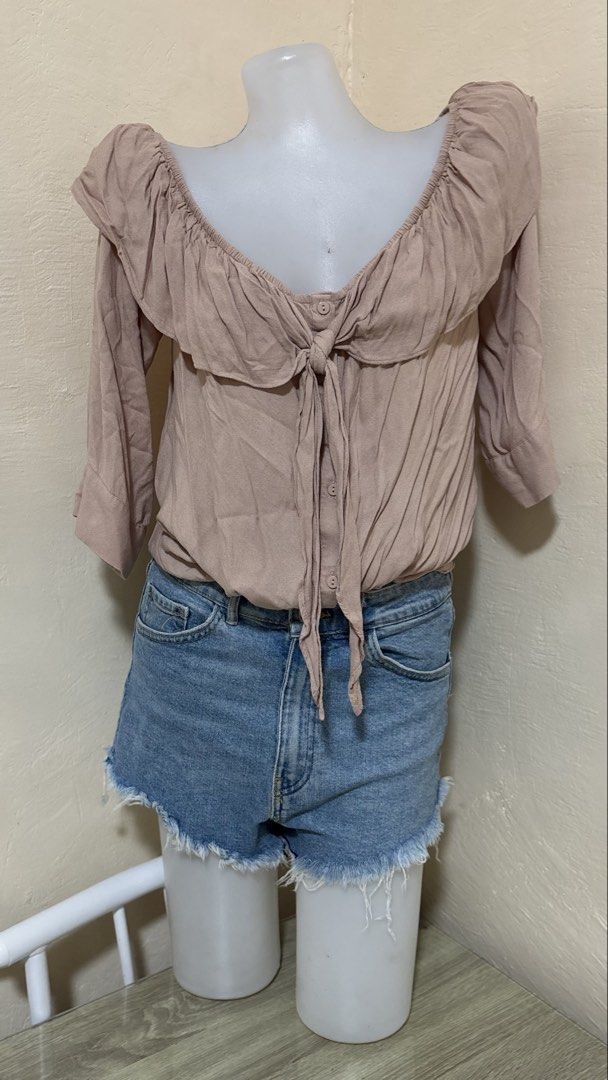 Forever 21 Contemporary Off-Shoulder Tie Front Top (Category: Blouses) located in Santa Cruz. Submitted by homedecluttersale (Listing ID 1463776223, Image 1). Description: • Bought in Forever21 Japan 🇯🇵 • Fits large to XL • In excellent condition • Photos taken using mannequin only 🚚 Shipping via J&T only 📦 Shipping fee to be shouldered by buyer 💳 Mode of payment: GCash 📍 Santa Cruz, Laguna.