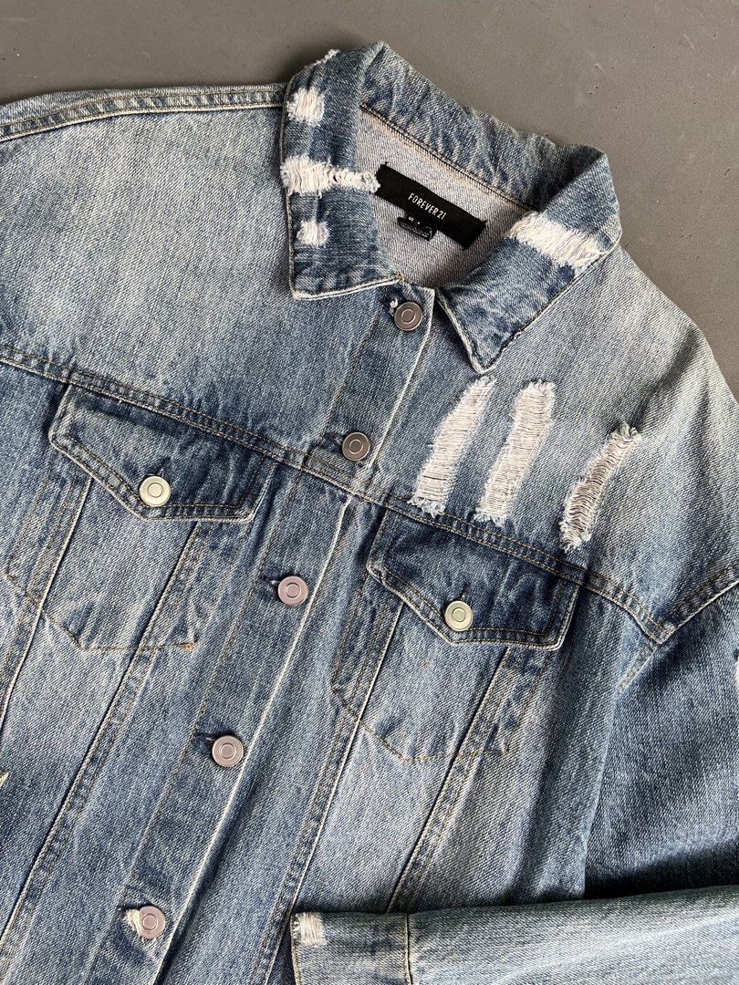 FOREVER 21 DENIM JACKET (Category: Coats, Jackets and Outerwear) located in Quezon City. Submitted by kentstuff (Listing ID 1463839425, Image 2). Description: F21 Size L On Tag Shoulder-Hem : 29.5” Pit-Pit : 20.5” Condition: Excellent CR: 9.8/10 Flaws: ❌ Needwash DISCLAIMER: This is a thrifted item. All brands, logos, and trademarks belong to their rightful owners. We’re here to rehome great pieces — no brand affiliation intended..