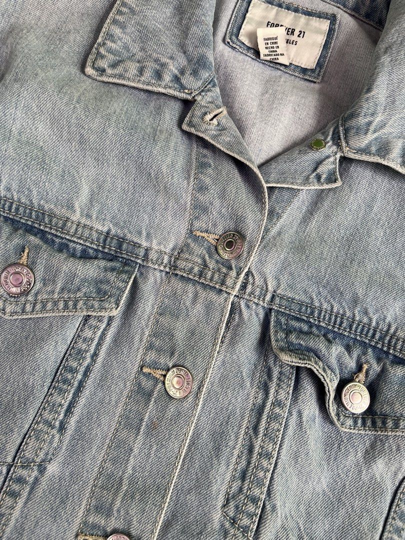 FOREVER 21 DENIM JACKET (Category: Coats, Jackets and Outerwear) located in Quezon City. Submitted by kentstuff (Listing ID 1463840111, Image 2). Description: F21 Size M On Tag Shoulder-Hem : 30.5 Pit-Pit : 18.5” Condition: Excellent CR: 9.8/10 Flaws: ❌ Needwash DISCLAIMER: This is a thrifted item. All brands, logos, and trademarks belong to their rightful owners. We’re here to rehome great pieces — no brand affiliation intended..