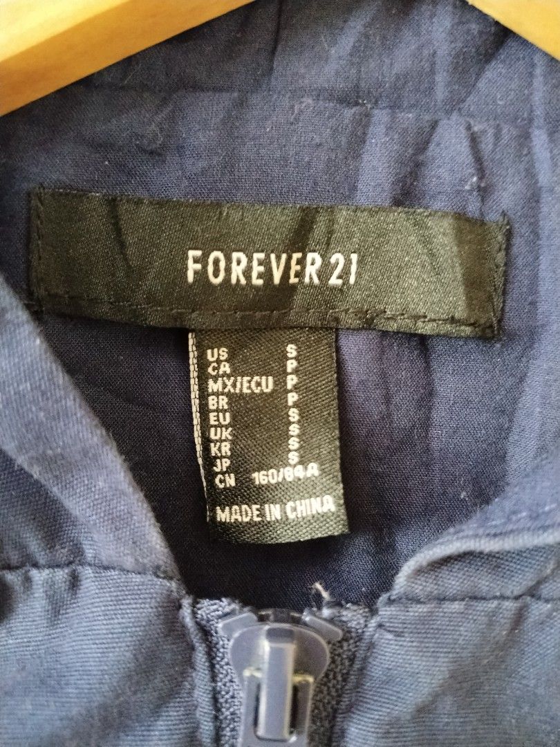 Forever 21 hooded Windbreaker (Category: Coats, Jackets and Outerwear) located in Mabalacat. Submitted by al_amin_thrift (Listing ID 1463818140, Image 2). Description: 🧥 Forever 21 Color-Block Hooded Windbreaker — Size S ✅ Brand: Forever 21 ✅ Size: S (US S / 160/84A) — Regular fit ✅ Design: - Bold color-block: Navy blue (top) → White (middle) → Red (bottom & sleeves) ​ - Attached hood ​ - Full-zip front ​ - Side slip pockets ​ - Lightweight wove