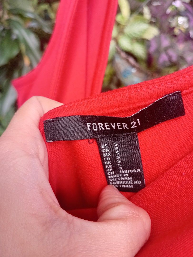Forever 21 Red Dress (Category: Dresses) located in Makati City. Submitted by ellavee_you (Listing ID 1463877921, Image 2). Description: great for dates, christmas, parties very chic ang ganda ng fit send offer! ❤️.