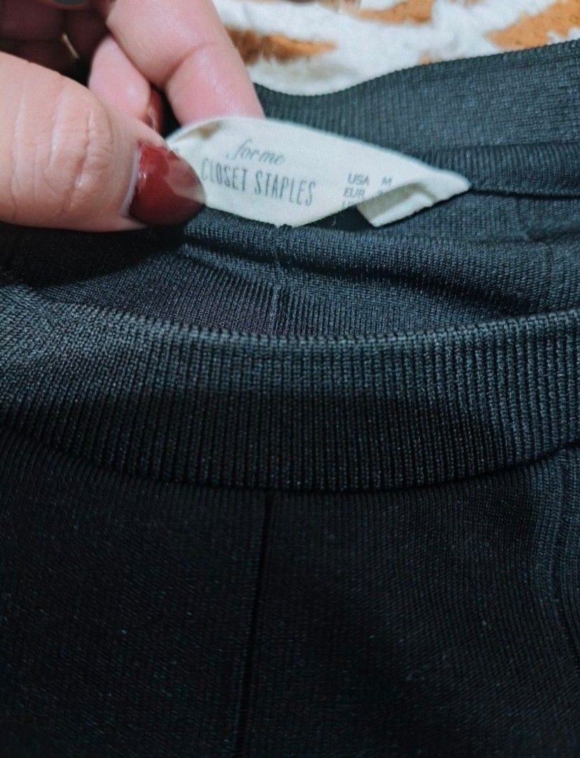 forme closet staples black pants size M (Category: Jeans) located in Apalit. Submitted by oemiluanne (Listing ID 1463895971, Image 1). Description: - Classic black pants from Forme Closet Staples - Comfortable ribbed waistband - Size: Medium (M) - Ideal for everyday wear - Simple and timeless design.