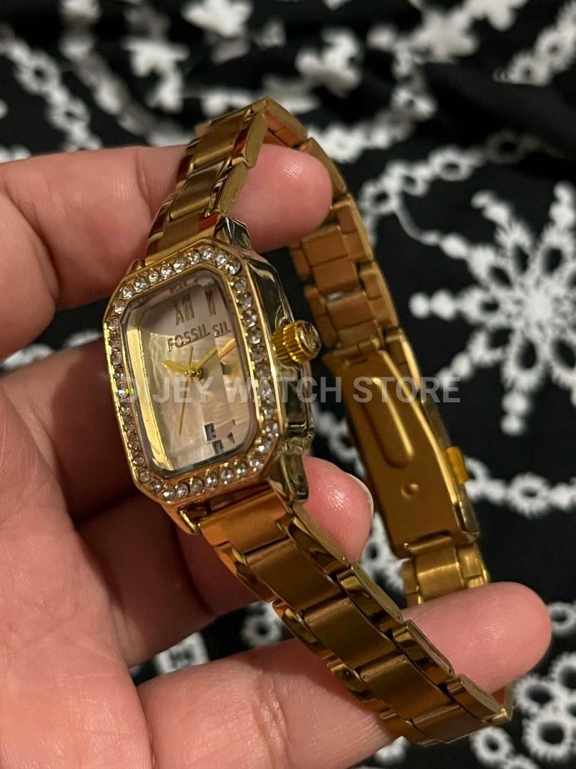 FOSSIL TOPG WATCH FOR WOMEN (Category: Women's Watches) located in Baguio. Submitted by dijeywatchstore (Listing ID 1463774019, Image 3). Description: .