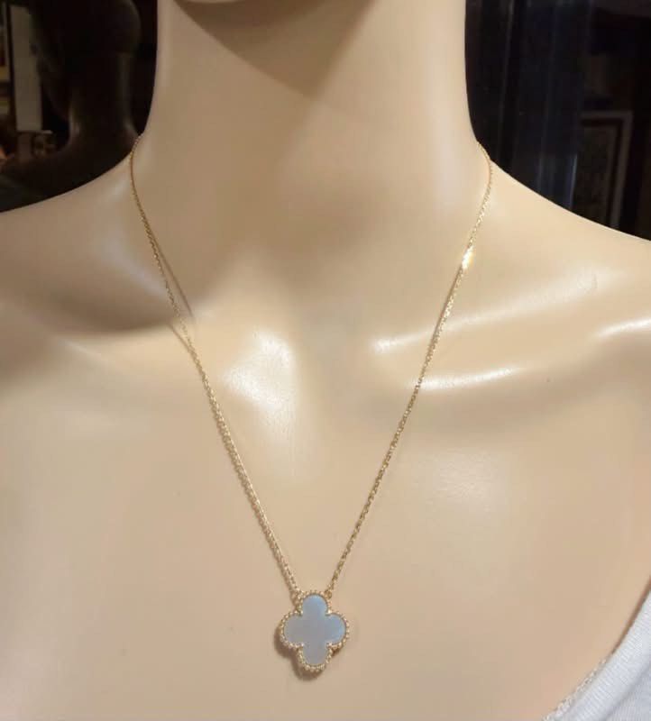 Four leaf clover necklace (Category: Other Accessories) located in Manila. Submitted by annafinds (Listing ID 1463921938, Image 2). Description: 18K HK Setting Four Leaf Clover Necklace - 46cm ( adjustable) - New Condition - With box ₱34,800 Open for layaway. Disclaimer: We are not affiliated, associated, authorized, endorsed by or in any way officially connected with any other company or luxury brand. All copyrights are reserved to the original 