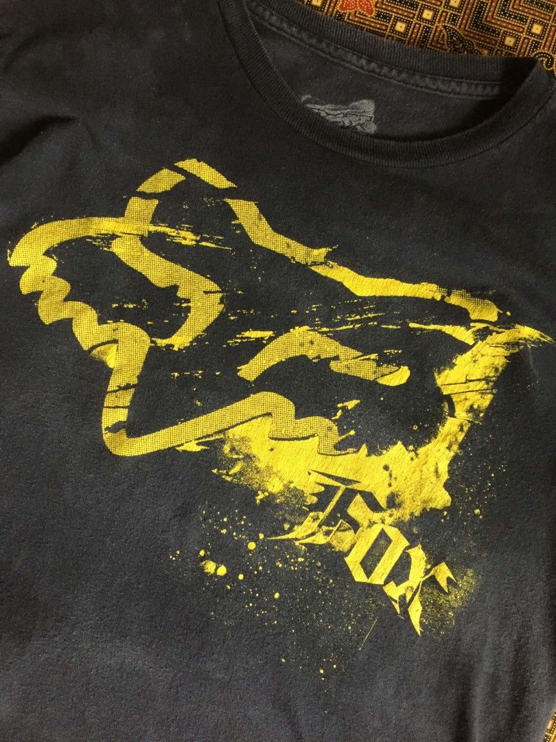 Fox Graphic Tee (Category: Tshirts & Polo Shirts ) located in Naga. Submitted by retardcurator (Listing ID 1463822338, Image 2). Description: Dm issue and details..