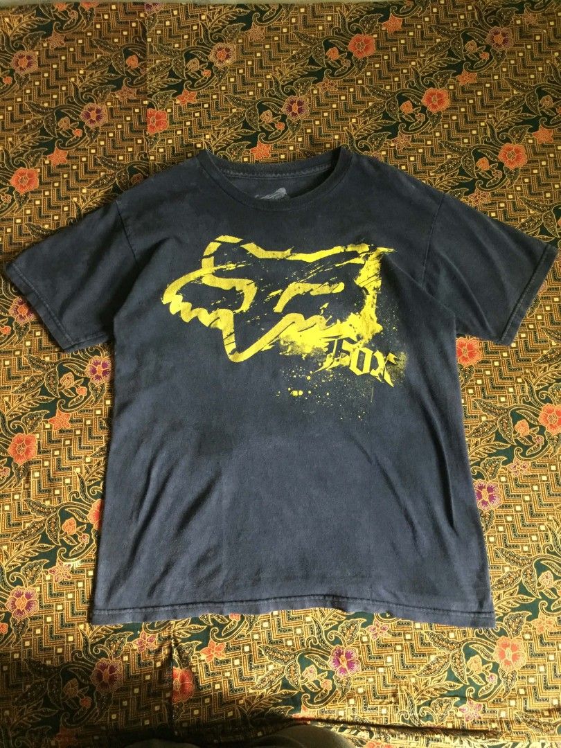 Fox Graphic Tee (Category: Tshirts & Polo Shirts ) located in Naga. Submitted by retardcurator (Listing ID 1463822338, Image 1). Description: Dm issue and details..