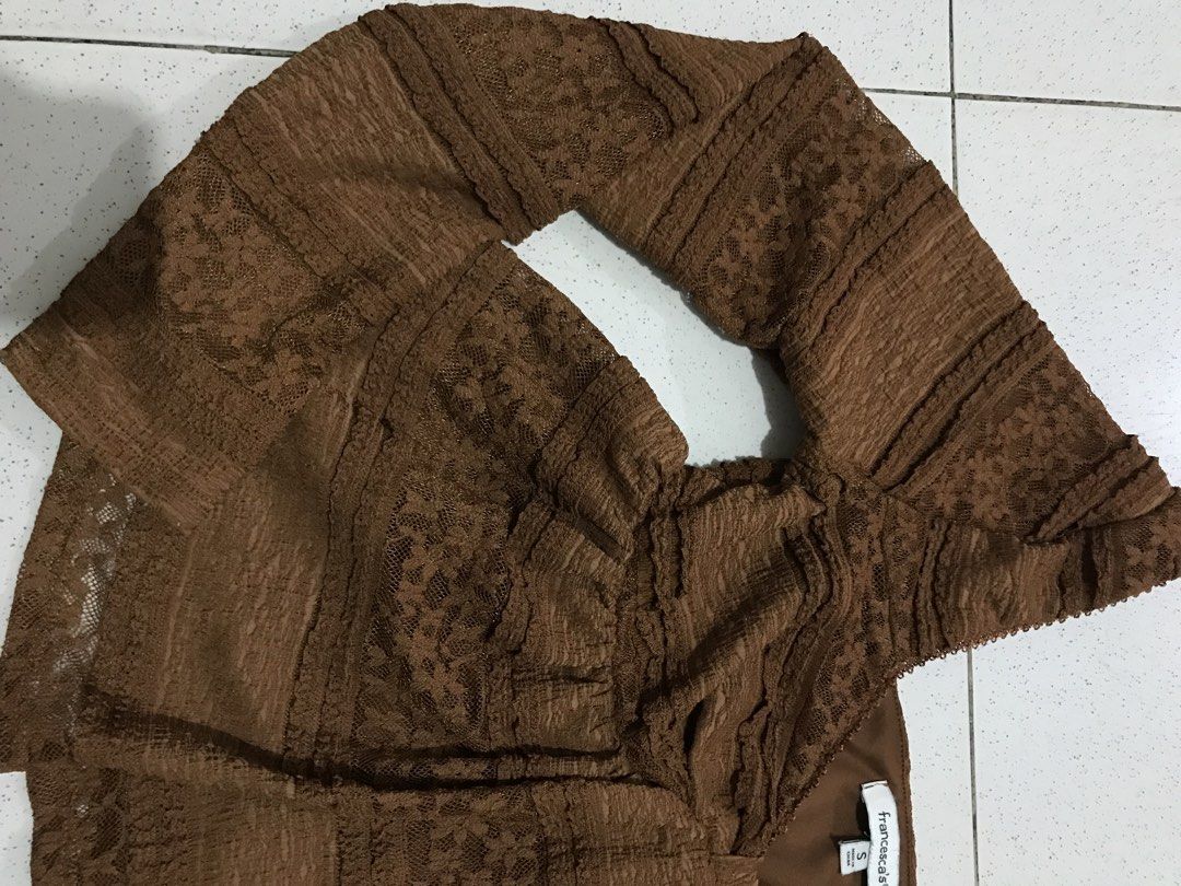 Francesca's Brown Long Sleeve Top (Category: Longsleeves) located in Antipolo. Submitted by roxy.xy (Listing ID 1463850075, Image 3). Description: Francesca's brown textured top. Square neck with front tie, long flared sleeves. Unique crinkled fabric. Size S..