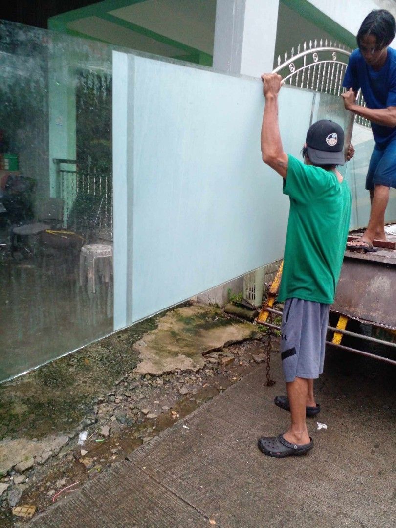 Frosted Glass Panel with Border - Large Size (Category: Frames & Pictures) located in Quezon City. Submitted by madelrivera (Listing ID 1463827456, Image 1). Description: GLASS OFFICE WALL 7 PCS HABA 8FT LAPAD 2.5 FT KAPAL NG SALAMIN 1/2 INCHES FOR SALE 7K TAKE ALL LOCATION CARLOS EXTENSION SAN BARTOLOME NOVA QC.