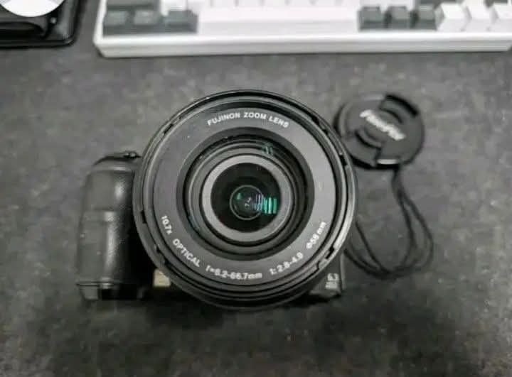 Fujifilm FinePix s6000fd (Category: Cameras) located in Manila. Submitted by newshark.e01180 (Listing ID 1463823202, Image 1). Description: 📷 Fujifilm FinePix S6500fd — Specs - 6.3MP | 1/1.7" CCD - 10.7x Optical Zoom (38–414mm eq.) - f/2.8–f/4.9 | 1cm Macro - 2.5" LCD + EVF | Face Detection ✅ - Modes: Auto / P / A / S / M - Shutter: 30s–1/4000s | ISO 100–3200 - Storage: xD-Picture Card only - Power: 4× AA batteries - Video: 640×480 / 30fps - Rel