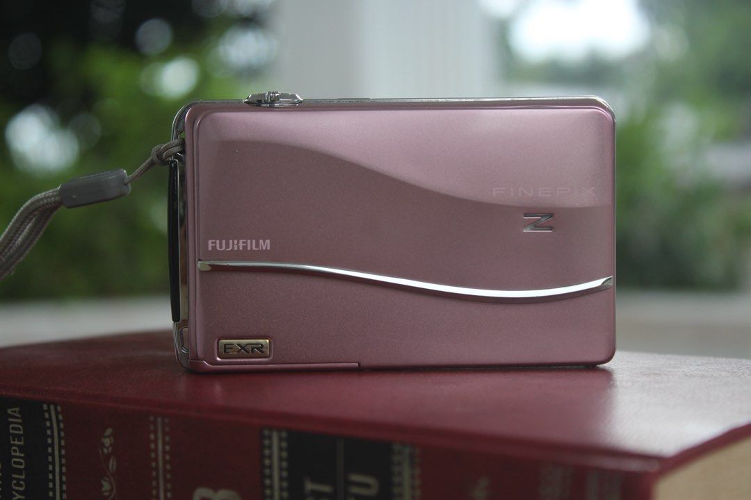 Fujifilm FinePix Z Digital Camera Pink (Category: Cameras) located in Miagao. Submitted by sumergidoallyssa (Listing ID 1463821850, Image 2). Description: - Pink Fujifilm FinePix Z digital camera - 5x optical zoom - Clear screen displays menu and settings (touchscreen) - Ideal for quick snaps and daily use - Comes with a wrist strap, battery, charger, and memory card.