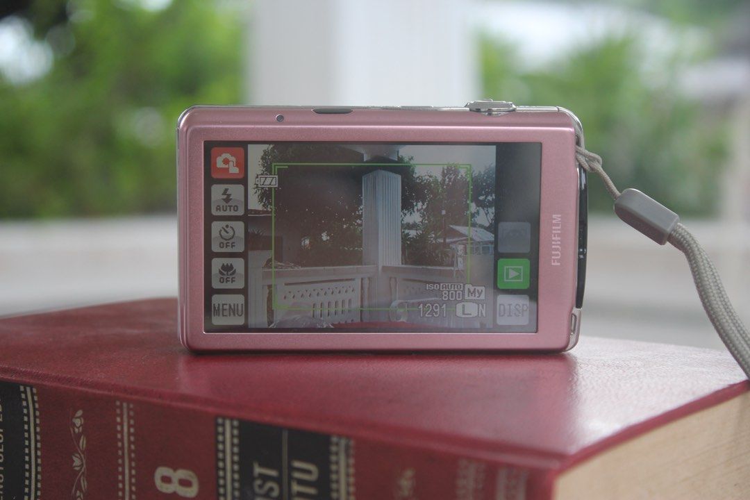 Fujifilm FinePix Z Digital Camera Pink (Category: Cameras) located in Miagao. Submitted by sumergidoallyssa (Listing ID 1463821850, Image 3). Description: - Pink Fujifilm FinePix Z digital camera - 5x optical zoom - Clear screen displays menu and settings (touchscreen) - Ideal for quick snaps and daily use - Comes with a wrist strap, battery, charger, and memory card.