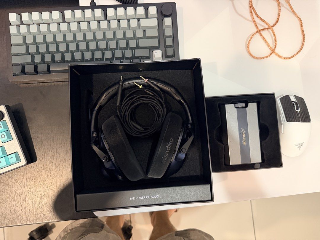 Full-set Gaming PC for sell. (Category: Desktops) located in Kuala Lumpur. Submitted by stanz_xp2025 (Listing ID 1461281363, Image 3). Description: Gaming PC Full Set for Sale PC Specifications: • AMD Ryzen 7 7800X3D • MSI MAG X870E Tomahawk WiFi • Sapphire NITRO+ Radeon RX 9070 XT 16GB • KLEVV CRAS V RGB 32GB DDR5 16GB x 2 6000MHz CL28 • HAVN BF 360 Flow Case - White with 3 Artic P140 pro fans •Corsair 1TB GEN-4 PCIE NVME SSD • Cooler Master 120