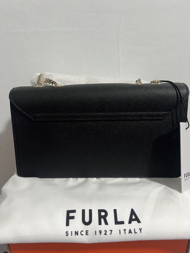 FURLA VENERE CROSSBODY BAG (Category: Cross-body Bags) located in Baguio. Submitted by kyrawang22 (Listing ID 1463743468, Image 2). Description: .