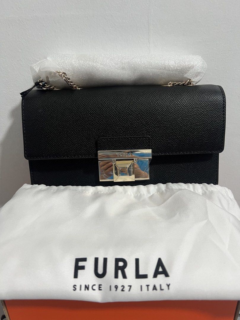 FURLA VENERE CROSSBODY BAG (Category: Cross-body Bags) located in Baguio. Submitted by kyrawang22 (Listing ID 1463743468, Image 1). Description: .