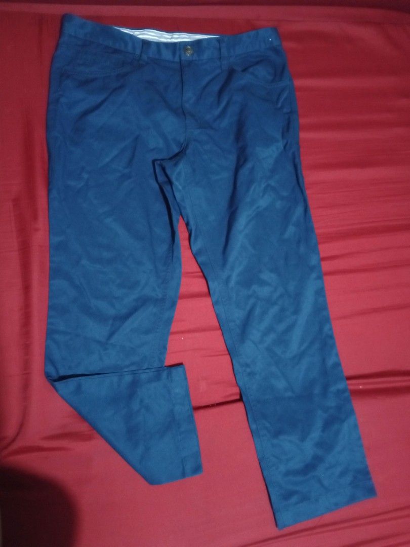 G2000 Man Regular Fit jeans (Category: Chinos) located in Cainta. Submitted by ziannika28 (Listing ID 1463816028, Image 1). Description: - G2000 Man Chinos - Size: waist 34 -Length:36 inch -Color may different due to camera lightning -Actual color: Dark Green - Fit: Regular - Fabric: Soft touch - Style: Versatile for casual or smart casual wear - Closure: Button and zip.