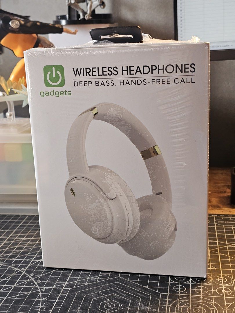Gadgets A86 Wireless Headphones (Category: Headphones & Headsets) located in Antipolo. Submitted by mineming (Listing ID 1463760504, Image 1). Description: RFS: extra stocks for event giveaway *sealed - Brand New Gadgets A86 Wireless Headphones - Bluetooth v6.0 - 400mAh Battery - 40mm Driver Size - Deep Bass - Hands-Free Calling - Original Packaging Included - Comes with a Leather Bag - Available in Grey.