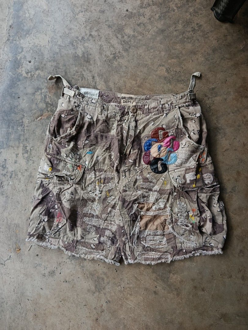 Gallery Dept Multi Patch Cargo Camou Short (Category: Shorts) located in Davao. Submitted by VFinds414 (Listing ID 1463800076, Image 1). Description: Gallery Dept Multi Patch Cargo Camou Short Waist 34-36 Length 20.5 Excellent Condition 1499 add ship.