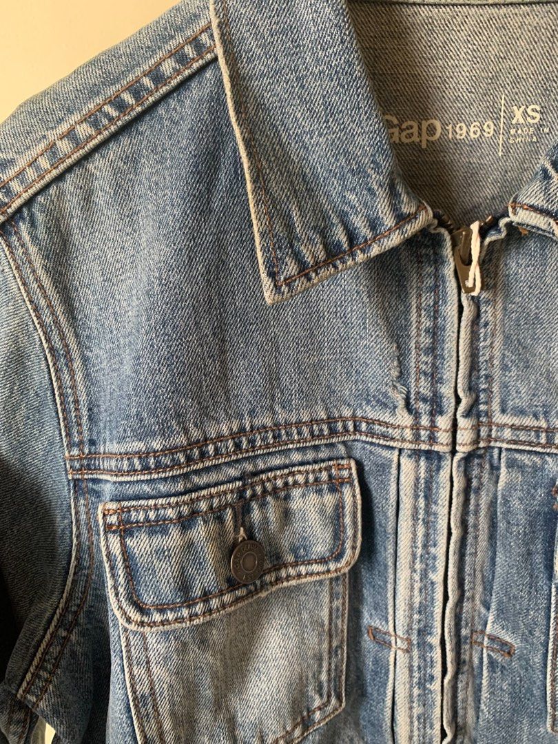 GAP 1969 Denim Jacket (Category: Coats, Jackets and Outerwear) located in Davao. Submitted by neverexdowntheblock (Listing ID 1463840019, Image 3). Description: GAP 1969 Denim Jacket ₱1,200 - XS on tag - Authentic - Good Quality - No issues 📍Davao City IG Selling: @dtb_clo & @nevere.clo.