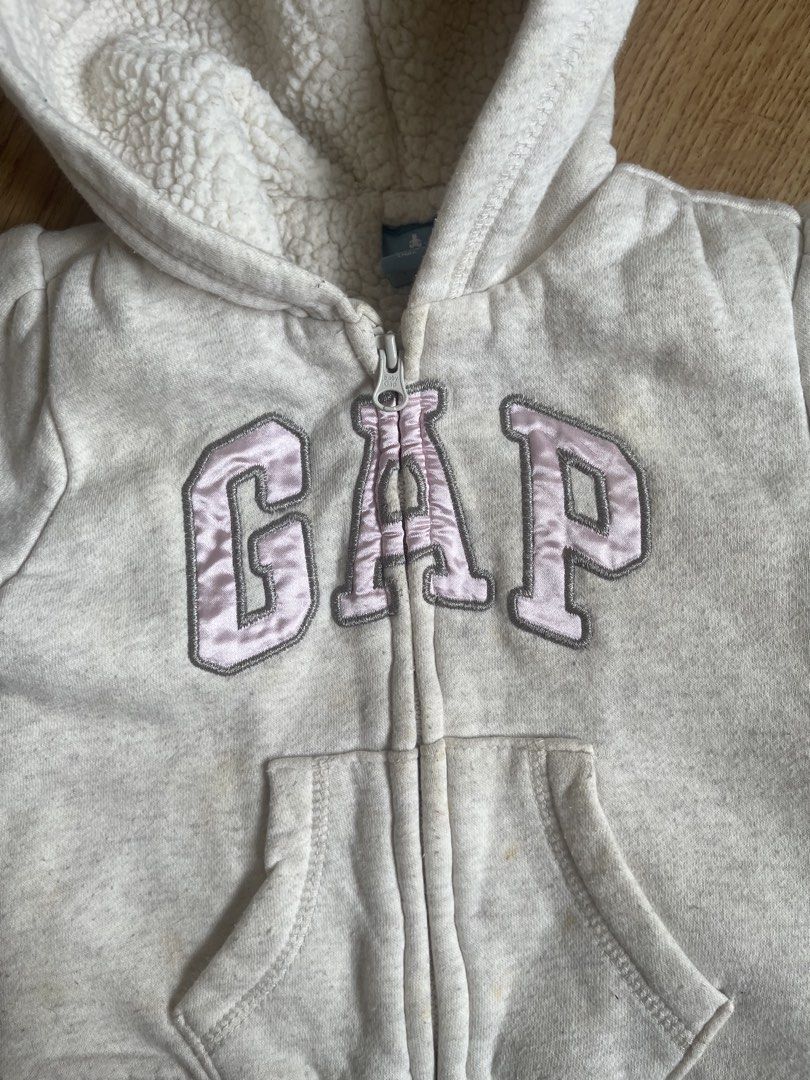 Gap fleece jacket (Category: Babies & Kids Fashion) located in Quezon City. Submitted by booktt (Listing ID 1463818432, Image 2). Description: with stains , not sure if removeable orig bought fr store 12-18m old.
